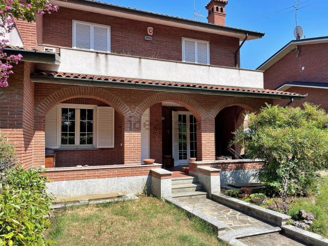 Villetta a schiera in vendita di 215 m² in Via di Vittorio, 39
