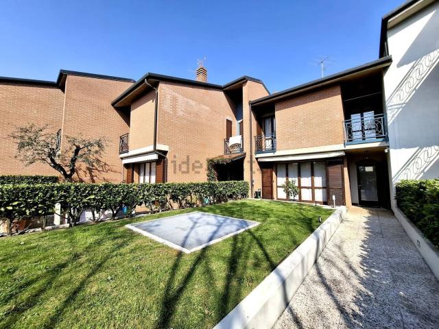 Villetta a schiera in vendita di 215 m² in Via IV Novembre