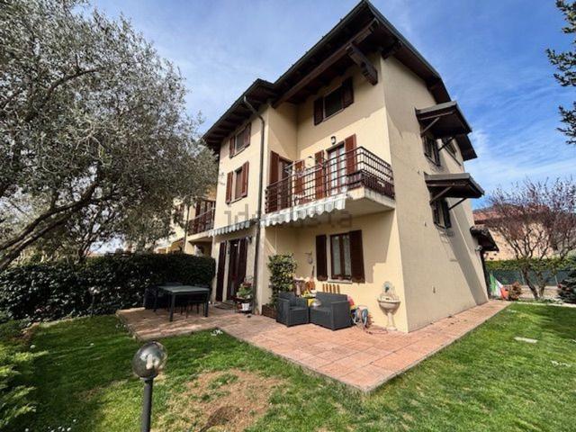 Villetta a schiera in vendita di 215 m² in Via Sant Alessandro, 4