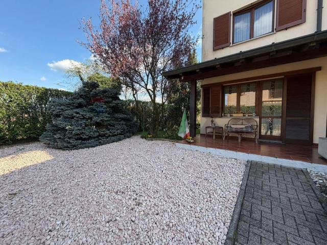 Villetta a schiera in vendita di 215 m² in Via Sant Alessandro, 4