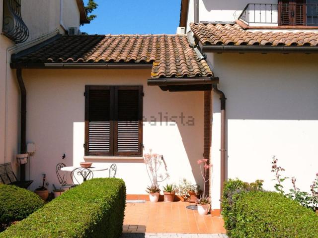 Villetta a schiera in vendita di 215 m² in Via Vittorio Barbieri