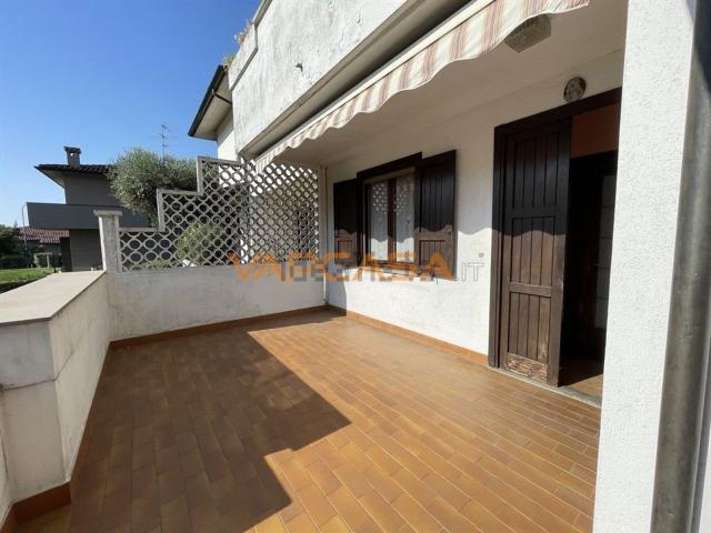 Villetta a schiera in vendita di 216 m² in Via Alessandro Volta