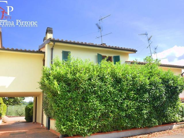 Villetta a schiera in vendita di 216 m² in Via di Croce a Balatro, 40