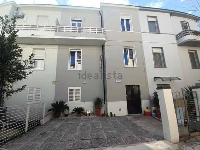 Villetta a schiera in vendita di 216 m² in Viale Fratelli Rosselli