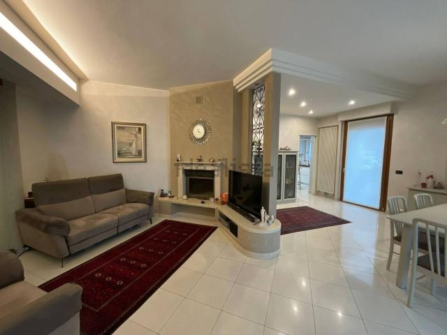 Villetta a schiera in vendita di 217 m² in Via Bianzanella, 4
