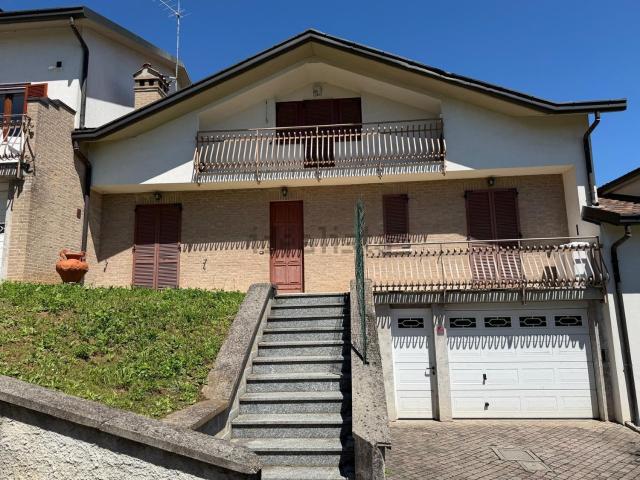 Villetta a schiera in vendita di 218 m² in Via Guido da Velate