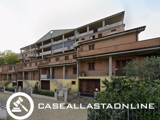 Villetta a schiera in vendita di 218 m² in Via Elpidiense Sud