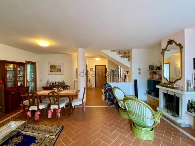 Villetta a schiera in vendita di 218 m² in Via Isola