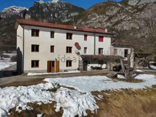 Villetta a schiera in vendita di 218 m² in Via Pinedo