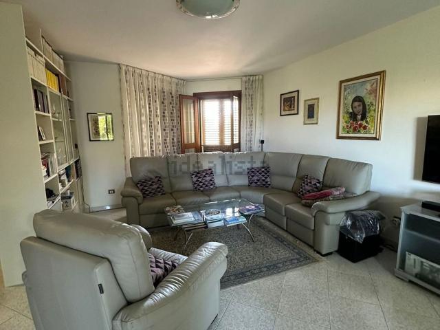 Villetta a schiera in vendita di 219 m² in Via Lanusei, 18