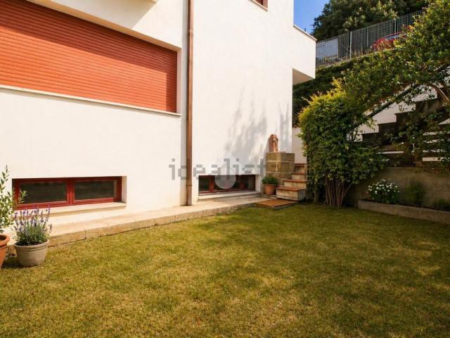 Villetta a schiera in vendita di 219 m² in Strada Colle Scorrano, 33