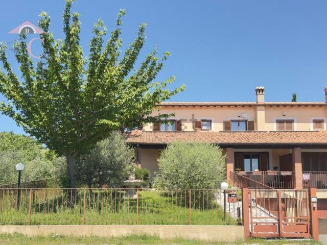 Villetta a schiera in vendita di 220 m² in Via Capitonese, 256