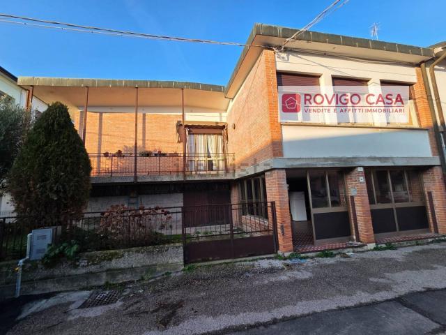 Villetta a schiera in vendita di 220 m² in Via Carlo Cavriani, 16