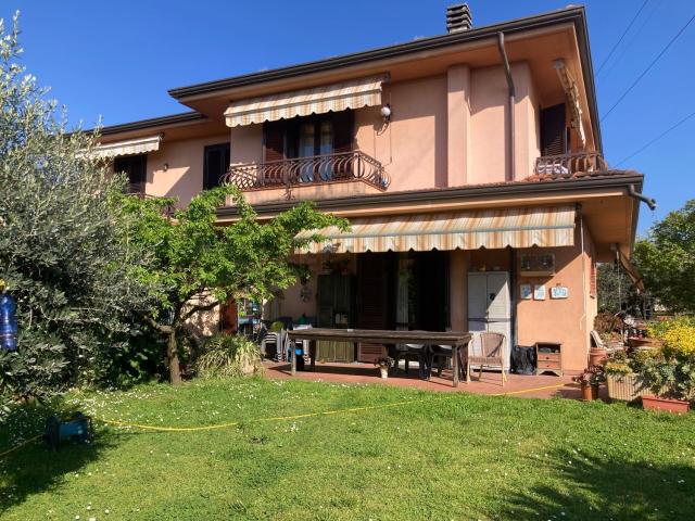 Villetta a schiera in vendita di 220 m² in Via Godola