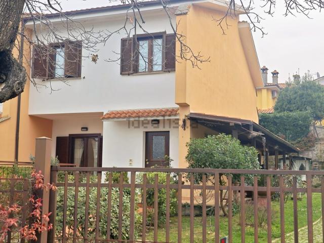 Villetta a schiera in vendita di 220 m² in Via del Colle