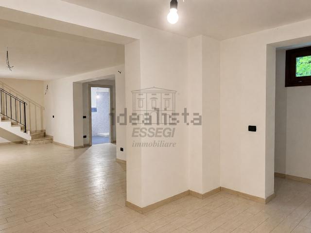 Villetta a schiera in vendita di 220 m² in Via delle Querce, 939