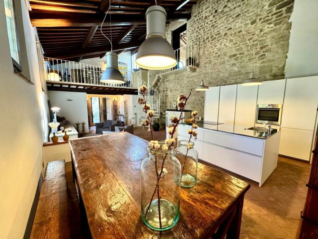 Villetta a schiera in vendita di 220 m² in Via di Scampata