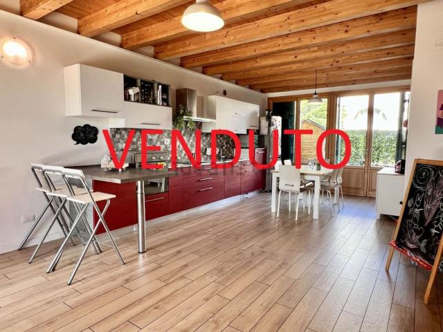 Villetta a schiera in vendita di 220 m² in Via E. Girelli