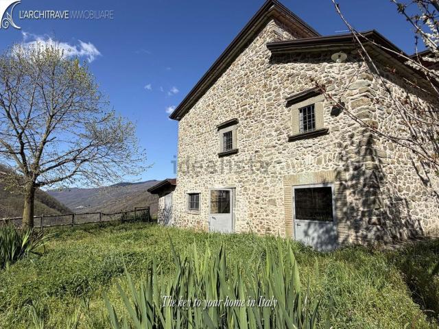 Villetta a schiera in vendita di 220 m² in Via Imocomano, 11