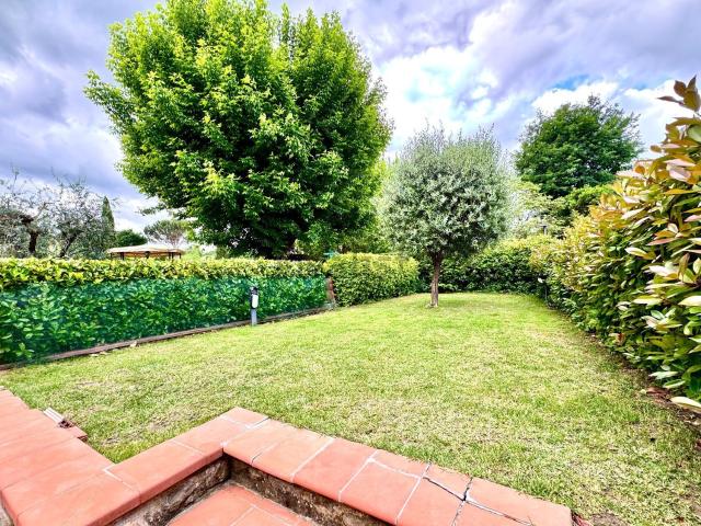 Villetta a schiera in vendita di 220 m² in Via Liguria