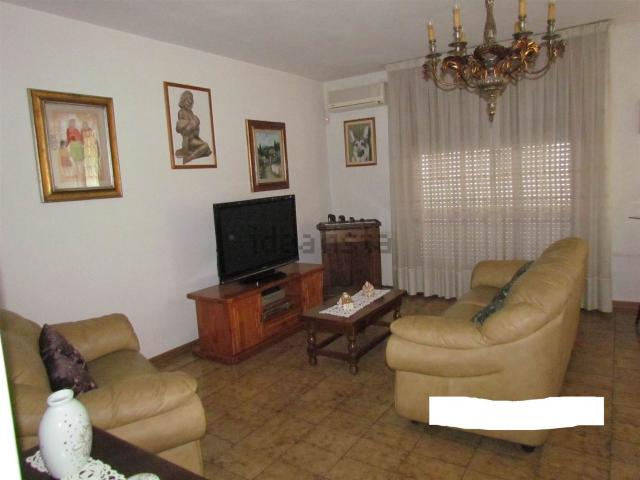 Villetta a schiera in vendita di 220 m² in Via Limite, 70