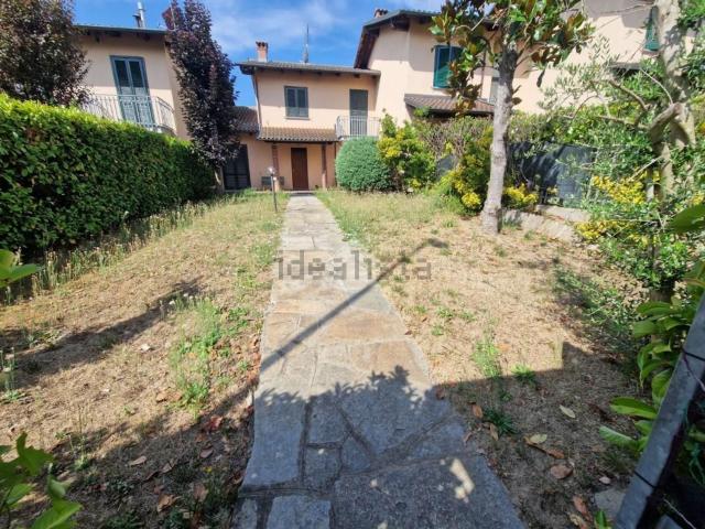 Villetta a schiera in vendita di 220 m² in Via Mons. Bugnano, 12