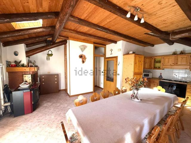 Villetta a schiera in vendita di 220 m² in Via Madonnina, 12