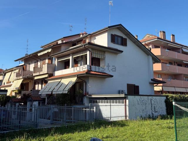 Villetta a schiera in vendita di 220 m² in Via San Carlo