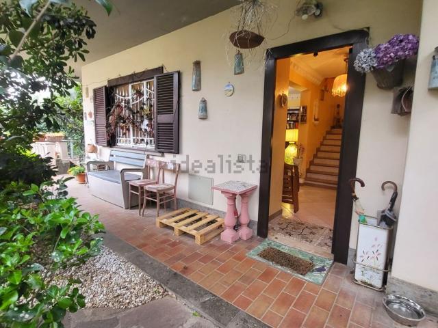 Villetta a schiera in vendita di 220 m² in Via Sicilia, 10