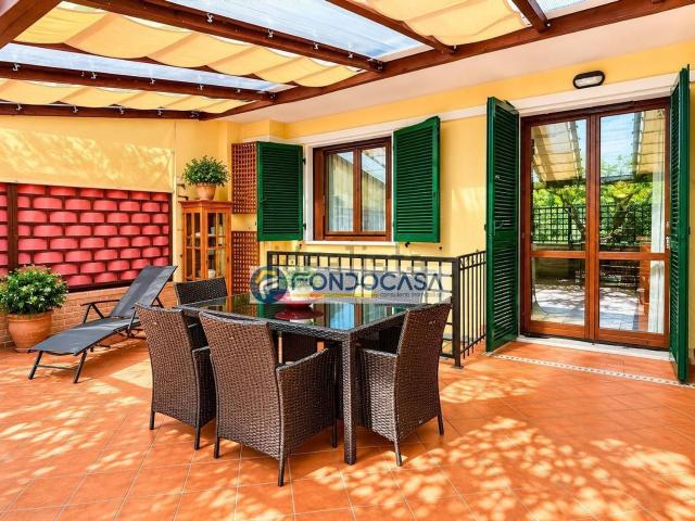 Villetta a schiera in vendita di 220 m² in Via Spondarella