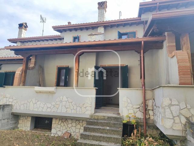 Villetta a schiera in vendita di 220 m² in Via Pescopennataro
