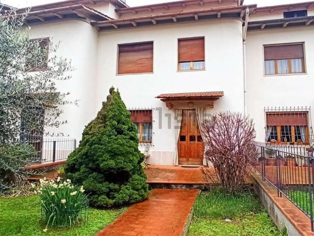 Villetta a schiera in vendita di 220 m² in Via Pietro Borgognoni