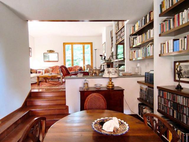 Villetta a schiera in vendita di 220 m² in Via Prachatice
