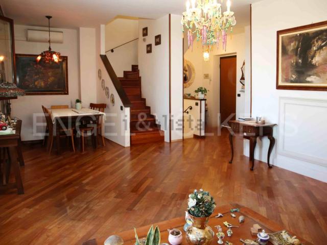 Villetta a schiera in vendita di 220 m² in Via Renoncino, 1