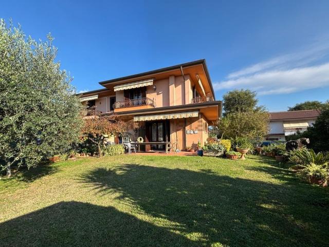 Villetta a schiera in vendita di 220 m² in Via Rinchiostra