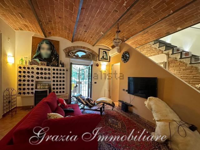 Villetta a schiera in vendita di 220 m² in Via Uberto Mondolfi