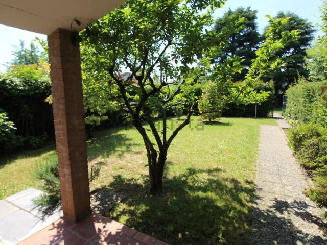 Villetta a schiera in vendita di 220 m² in Via Ugo Foscolo, 5