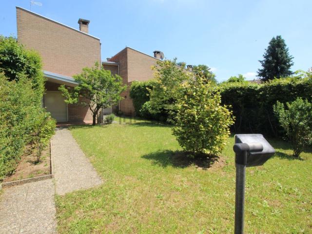 Villetta a schiera in vendita di 220 m² in Via Ugo Foscolo, 5