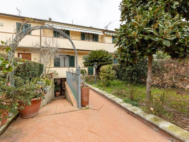 Villetta a schiera in vendita di 220 m² in Viale dei Pini