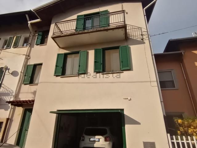 Villetta a schiera in vendita di 220 m² in Frazione Castello, 18