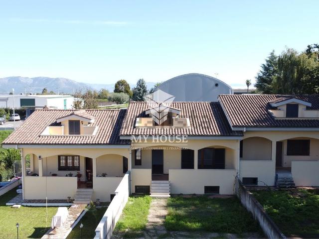 Villetta a schiera in vendita di 220 m² in Strada Ventiquattresima, 30