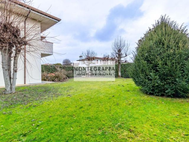 Villetta a schiera in vendita di 221 m² in Via Ex Internati