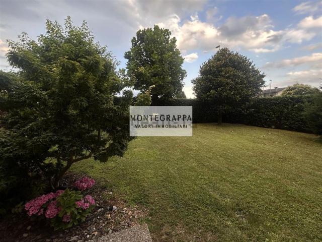 Villetta a schiera in vendita di 221 m² in Via Ex Internati