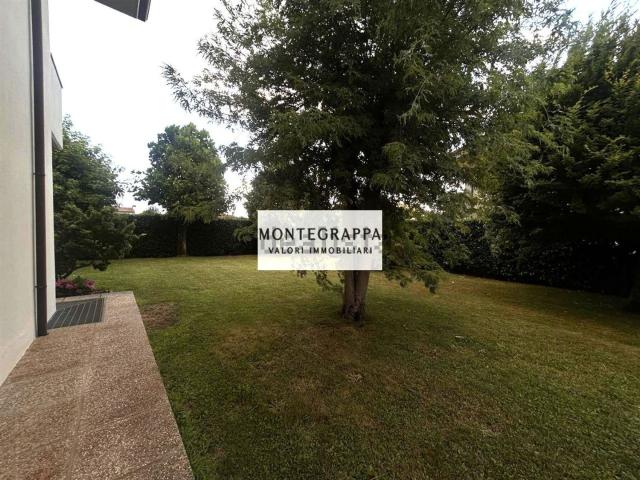 Villetta a schiera in vendita di 221 m² in Via Ex Internati