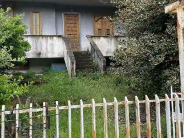 Villetta a schiera in vendita di 222 m² in Via Campi, 29