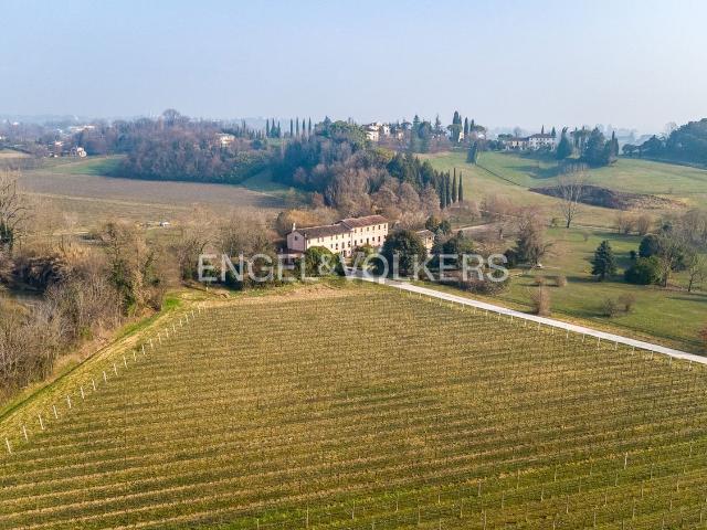 Villetta a schiera in vendita di 223 m² in Via Calpena