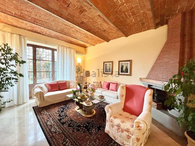 Villetta a schiera in vendita di 223 m² in Via delle Lastre