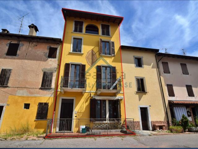 Villetta a schiera in vendita di 224 m² in Via Imborgnana