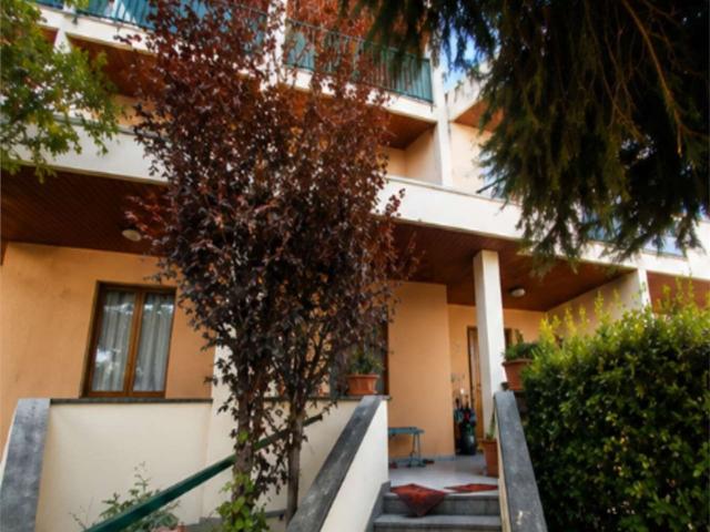 Villetta a schiera in vendita di 224 m² in Via Piane, 91
