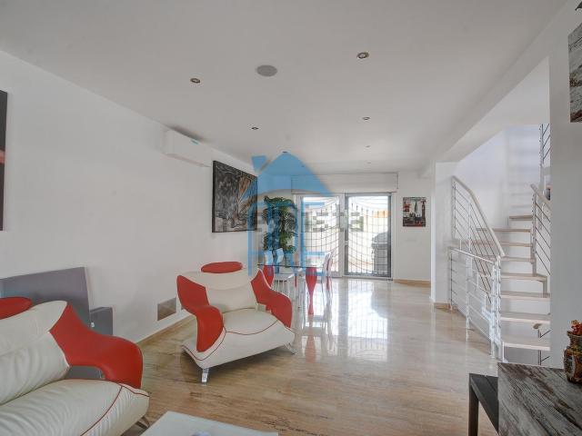 Villetta a schiera in vendita di 225 m² in Via Alberico Crescitelli, 90